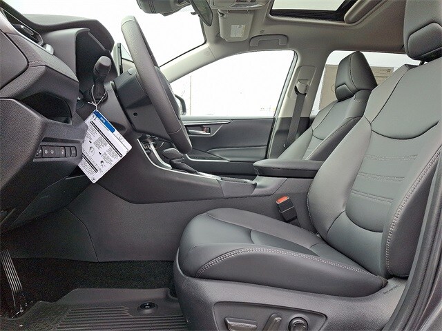 Thumbnail: 2025 Toyota RAV4 - 11