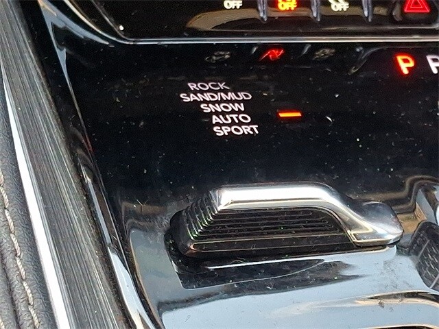 Thumbnail: 2024 Jeep Wagoneer - 25