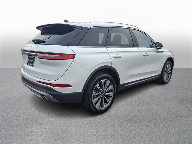 Thumbnail: 2022 Lincoln Corsair - 4