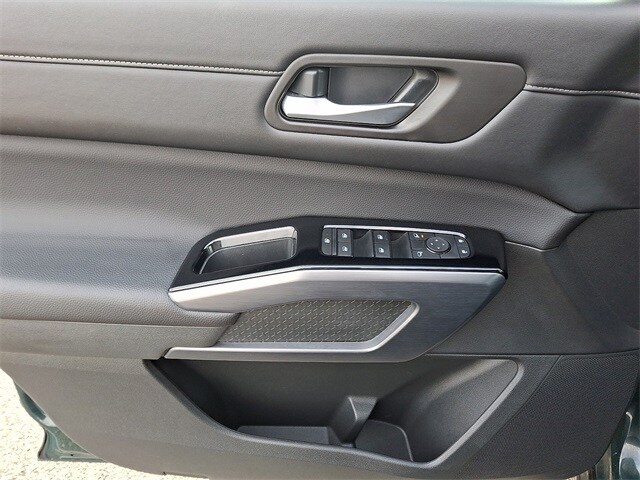 Thumbnail: 2025 Nissan Pathfinder - 13