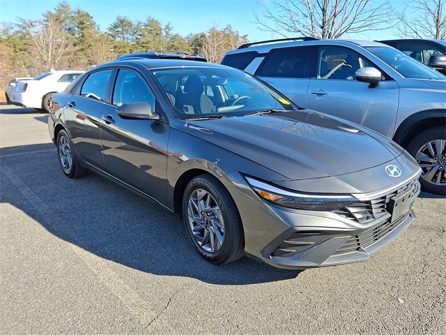 Thumbnail: 2024 Hyundai Elantra - 3