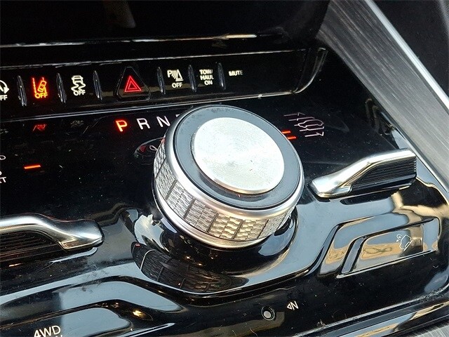 Thumbnail: 2024 Jeep Wagoneer - 15