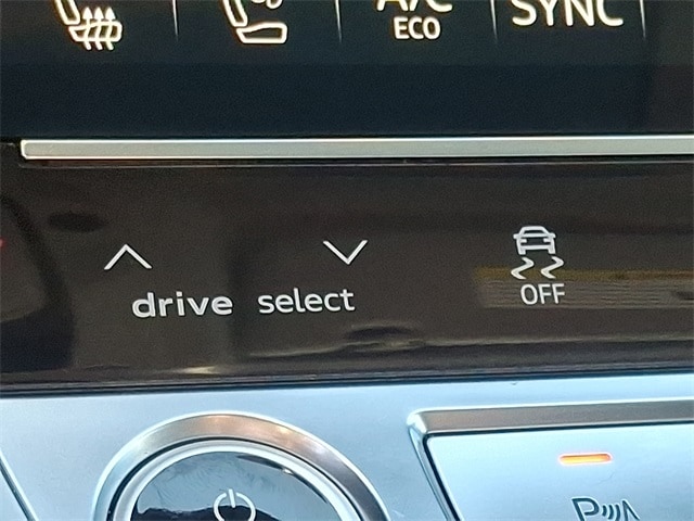 Thumbnail: 2022 Audi e-tron - 25