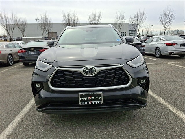 Thumbnail: 2022 Toyota Highlander - 3