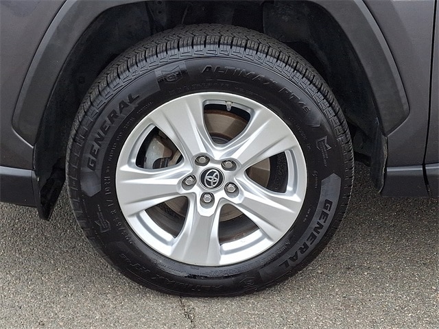 Thumbnail: 2019 Toyota RAV4 - 8