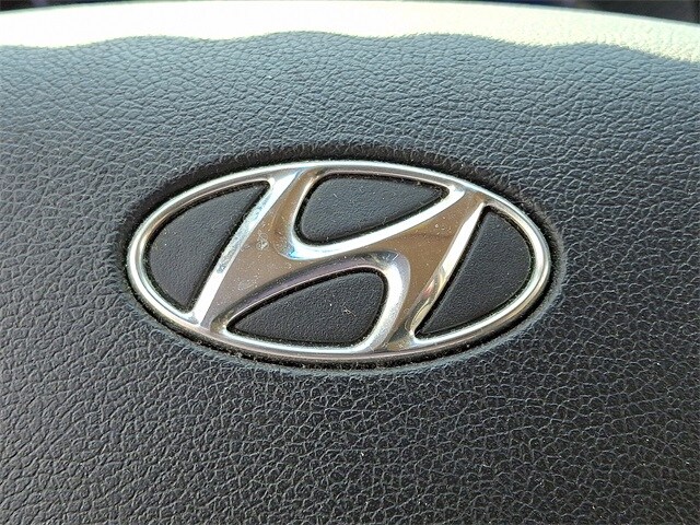 Thumbnail: 2011 Hyundai Sonata - 30