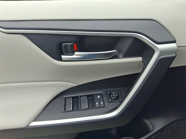 Thumbnail: 2025 Toyota RAV4 - 12