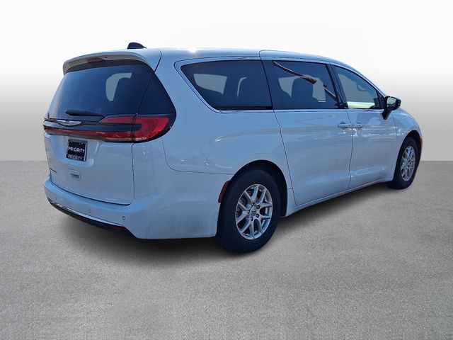 Thumbnail: 2025 Chrysler Pacifica - 4