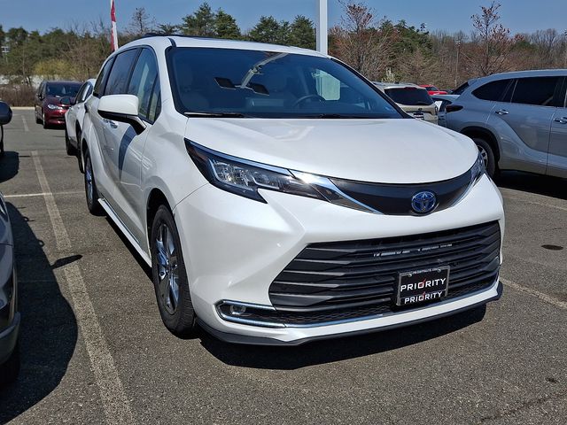 Thumbnail: 2022 Toyota Sienna - 6