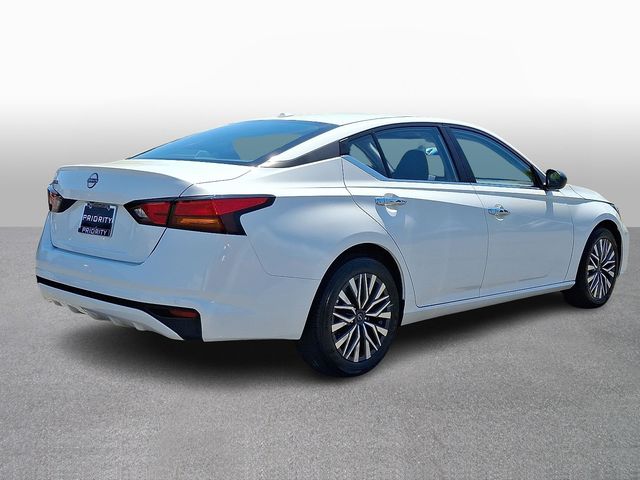 Thumbnail: 2025 Nissan Altima - 4