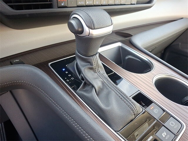 Thumbnail: 2023 Toyota Sienna - 16