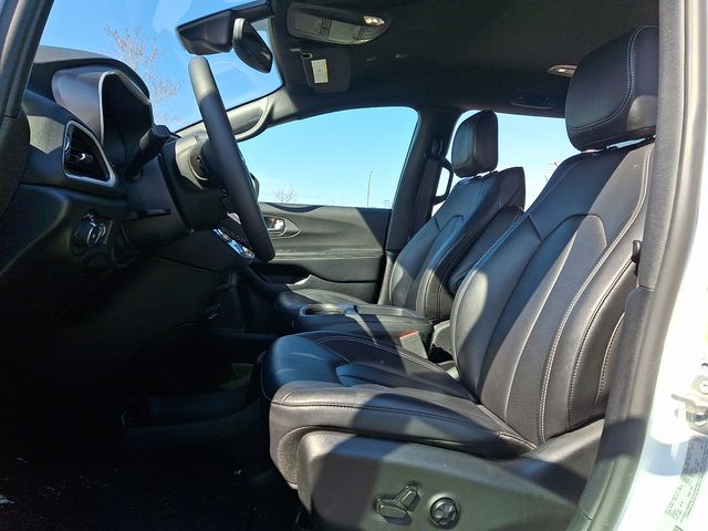 Thumbnail: 2025 Chrysler Pacifica - 14