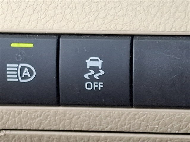 Thumbnail: 2018 Toyota Camry - 24