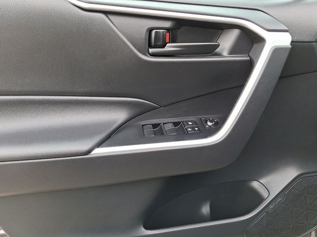 Thumbnail: 2022 Toyota RAV4 - 12