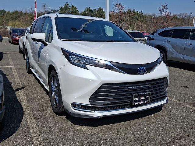 Thumbnail: 2022 Toyota Sienna - 5