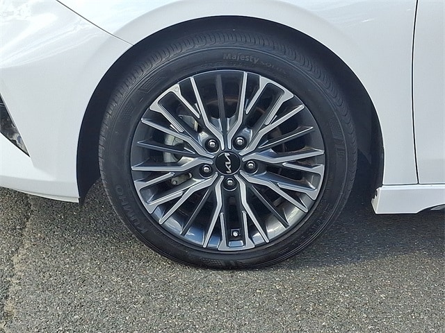 Thumbnail: 2023 Kia Forte - 8
