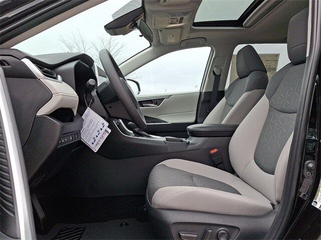 Thumbnail: 2025 Toyota RAV4 - 11