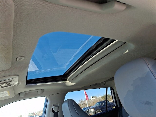 Thumbnail: 2023 Toyota Highlander - 15