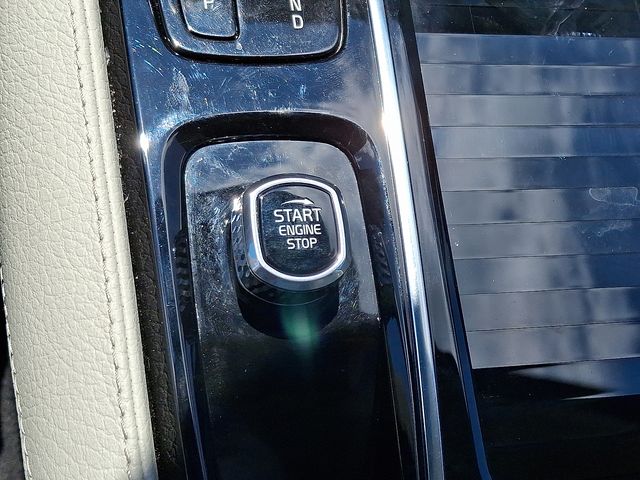 Thumbnail: 2022 Volvo S60 - 24