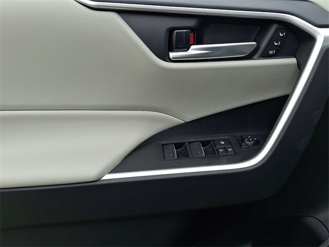 Thumbnail: 2025 Toyota RAV4 - 10