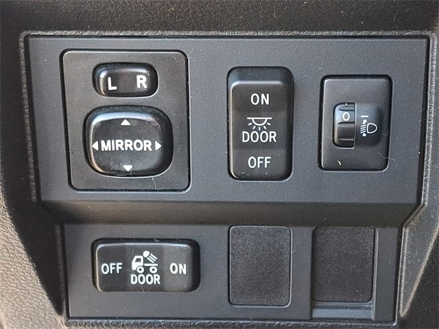 Thumbnail: 2014 Toyota Tundra - 24