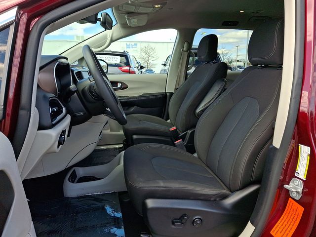 Thumbnail: 2023 Chrysler Voyager - 14