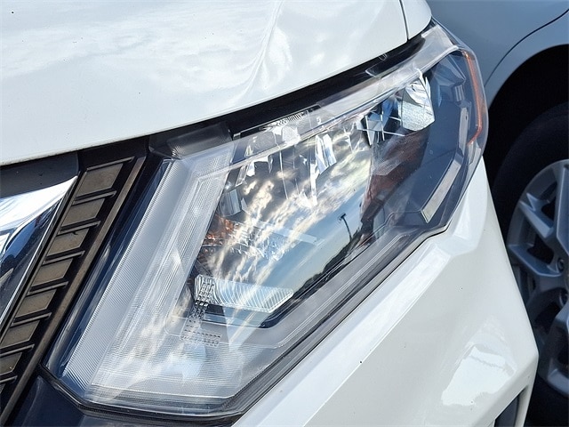 Thumbnail: 2017 Nissan Rogue - 4