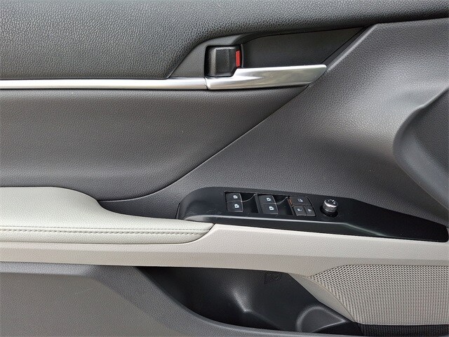 Thumbnail: 2020 Toyota Camry - 12