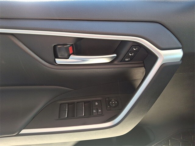 Thumbnail: 2025 Toyota RAV4 - 12