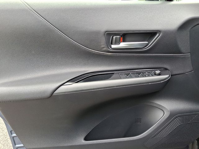 Thumbnail: 2021 Toyota Venza - 12