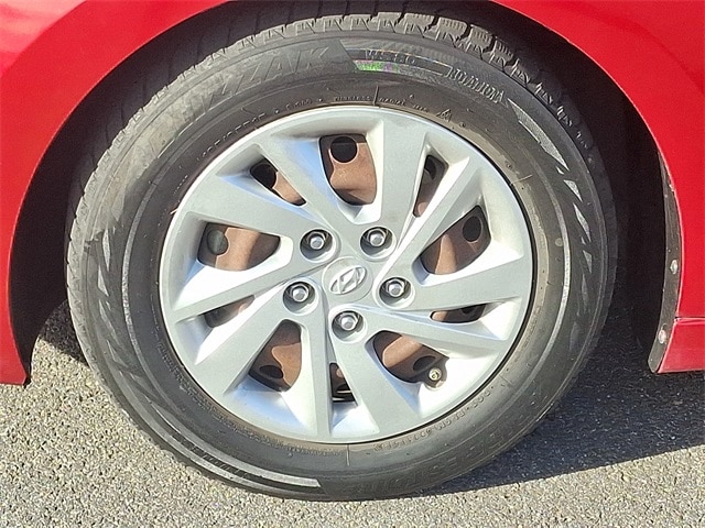 Thumbnail: 2017 Hyundai Elantra - 8