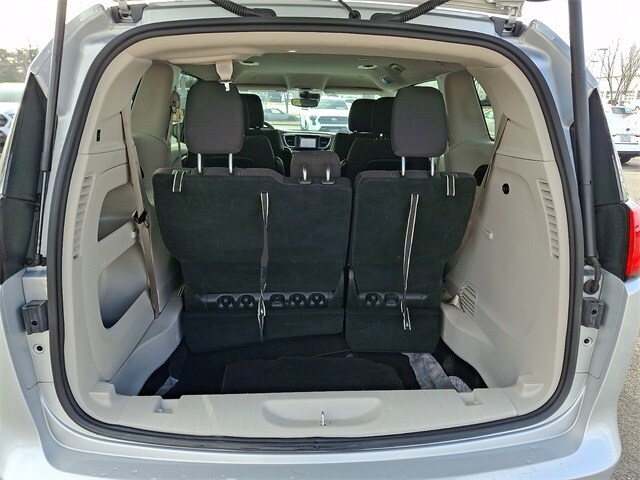 Thumbnail: 2023 Chrysler Voyager - 30