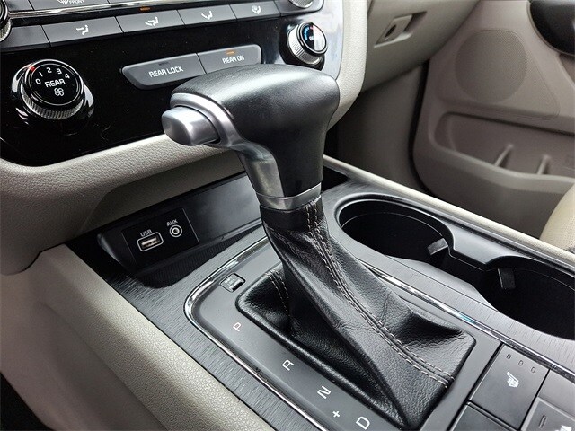 Thumbnail: 2017 Kia Sedona - 16