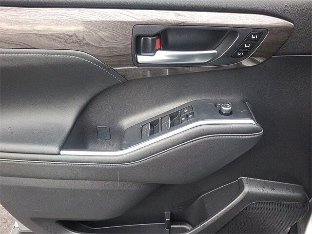 Thumbnail: 2024 Toyota Highlander - 13