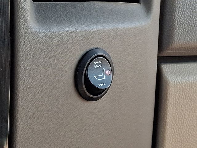 Thumbnail: 2015 Nissan Titan - 26