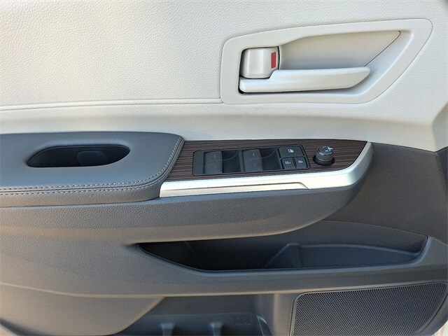 Thumbnail: 2022 Toyota Sienna - 13