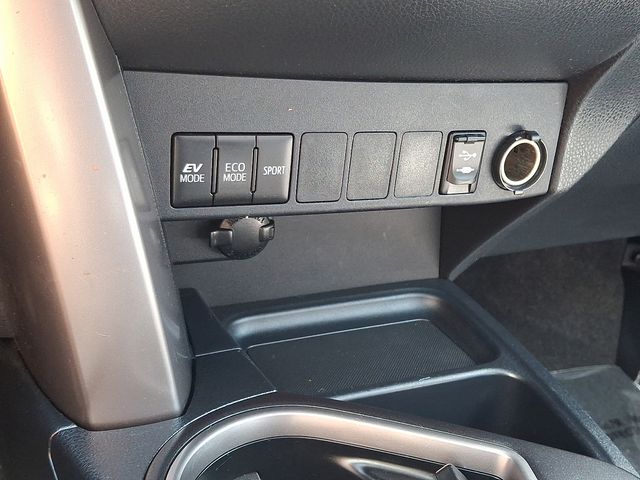 Thumbnail: 2016 Toyota RAV4 - 11