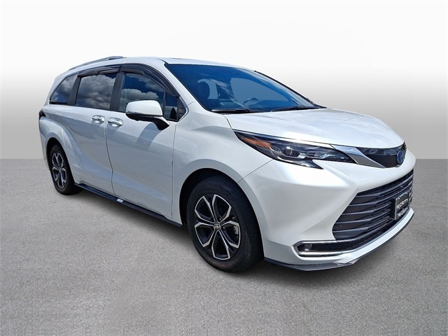 Thumbnail: 2025 Toyota Sienna - 3