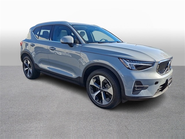 Thumbnail: 2024 Volvo XC40 - 3