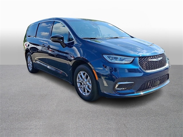 Thumbnail: 2025 Chrysler Pacifica - 3