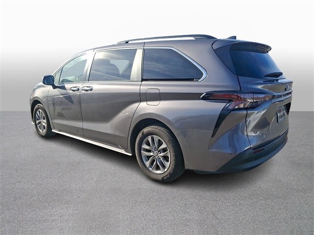 Thumbnail: 2023 Toyota Sienna - 6