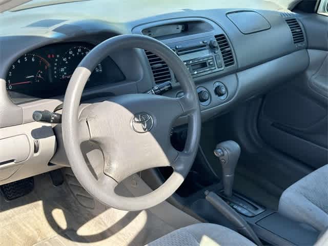 2004 Toyota Camry LE 13