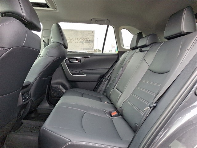 Thumbnail: 2025 Toyota RAV4 - 8