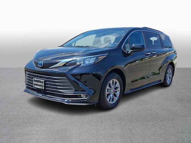 Thumbnail: 2025 Toyota Sienna - 1