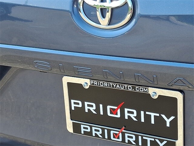 Thumbnail: 2014 Toyota Sienna - 23