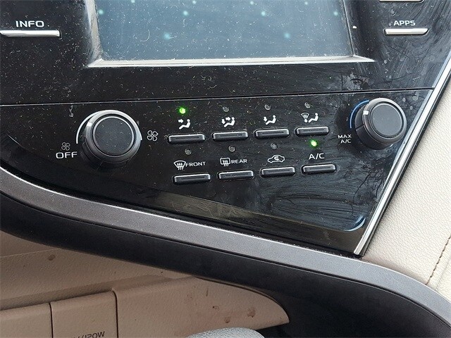 Thumbnail: 2018 Toyota Camry - 15