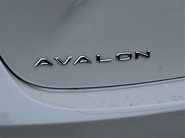 Thumbnail: 2015 Toyota Avalon - 9