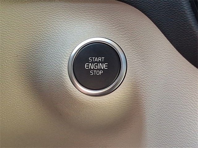 Thumbnail: 2024 Volvo XC40 - 19