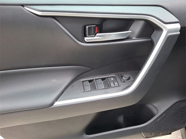 Thumbnail: 2025 Toyota RAV4 - 10