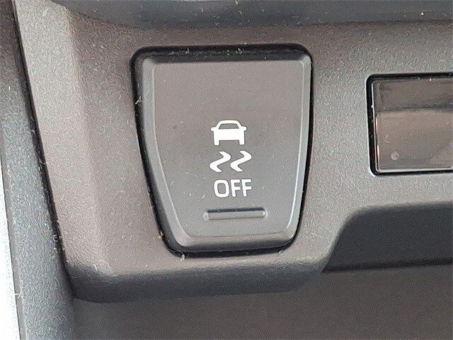 2024 Toyota RAV4 XLE 24
